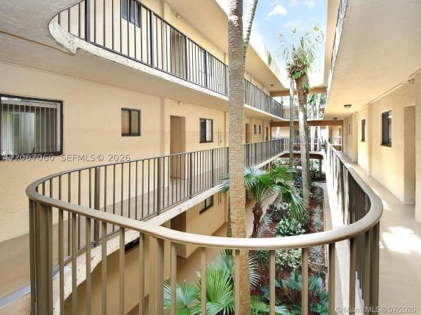 8065 SW 107th Ave #201, Unincorporated Dade County, Florida 33173, image 3