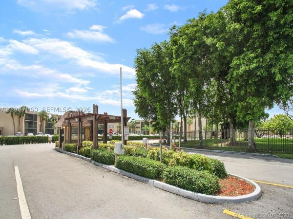 8065 SW 107th Ave #201, Unincorporated Dade County, Florida 33173, image 1