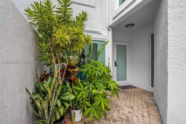 Golden Pointe, 3750 NE 209th Ter, Aventura, Florida 33180, image 3