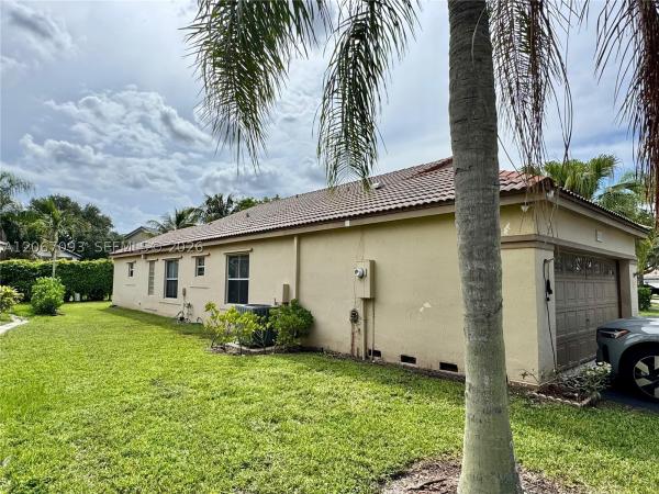 Springside Lake, 825 Falling Water Rd, Weston, Florida 33326, image 2