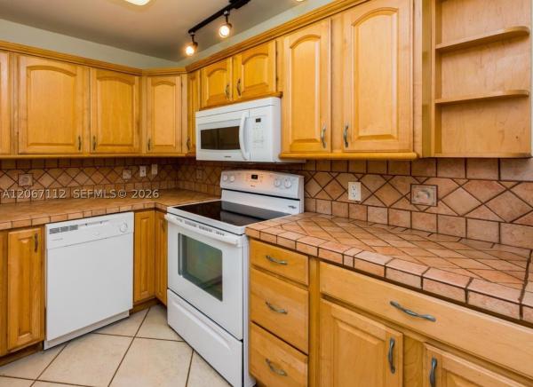 Avant Garde, 2049 S Ocean Dr #806, Hallandale Beach, Florida 33009, image 2
