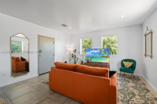 165 NW 39th St #7, Miami, Florida 33127, image 2
