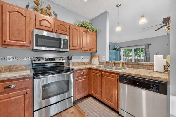 Cinnamon Place At Honeywoods, 8601 SW 16th St, Pembroke Pines, Florida 33025, image 1