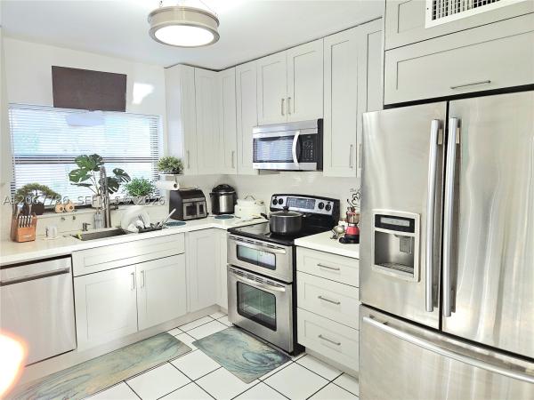 540 NW 99th Pl, Unincorporated Dade County, Florida 33172, image 1