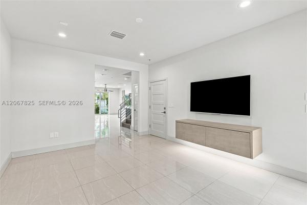 Las Playas, 3237 NE 5th St, Pompano Beach, Florida 33062, image 2