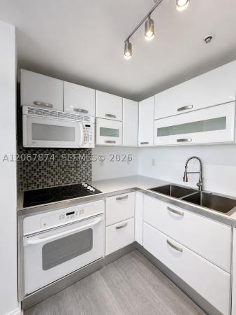 Regatta At Indian Creek, 6580 Indian Creek Dr #410, Miami Beach, Florida 33141, image 3
