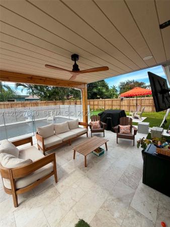 Coral Manor, 401 SE 3rd Pl, Deerfield Beach, Florida 33441, image 2