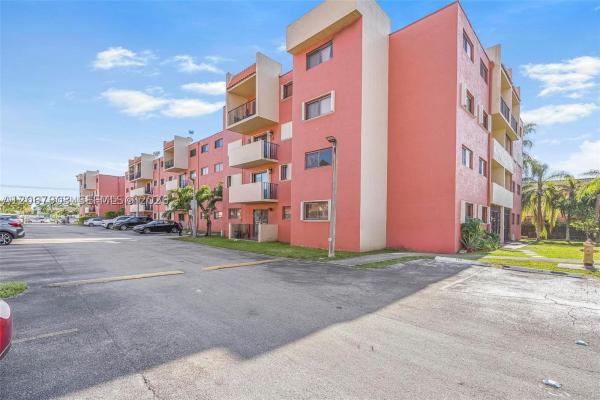 8095 NW 8th St #215, Unincorporated Dade County, Florida 33126, image 1