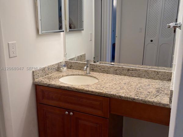 Biscaya, 20500 W Country Club Dr #517, Aventura, Florida 33180, image 2