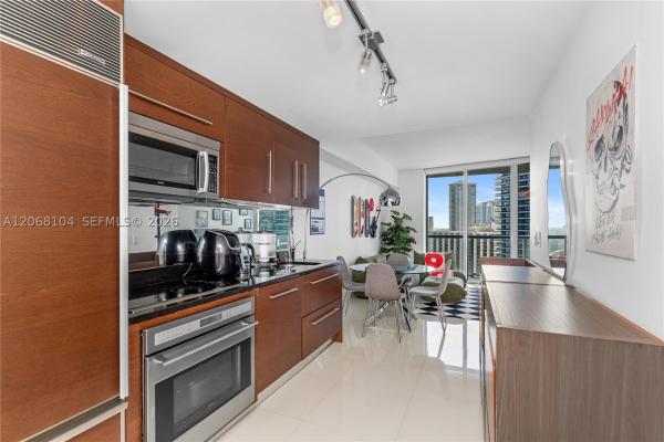 Icon Brickell Tower 1, 465 Brickell Ave #2504, Miami, Florida 33131, image 1
