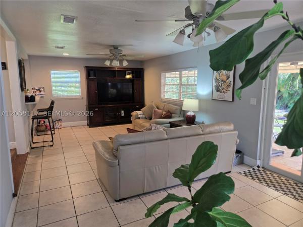 6858 SW 39th St, Unincorporated Dade County, Florida 33155, image 1