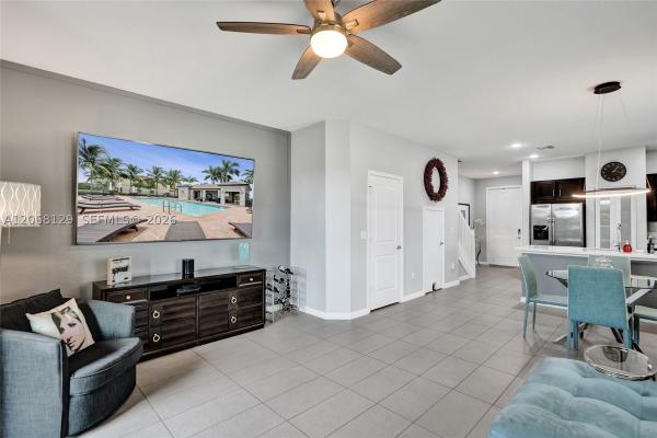 Eastside Village, 4204 N Dixie Hwy #1, Oakland Park, Florida 33334, image 1