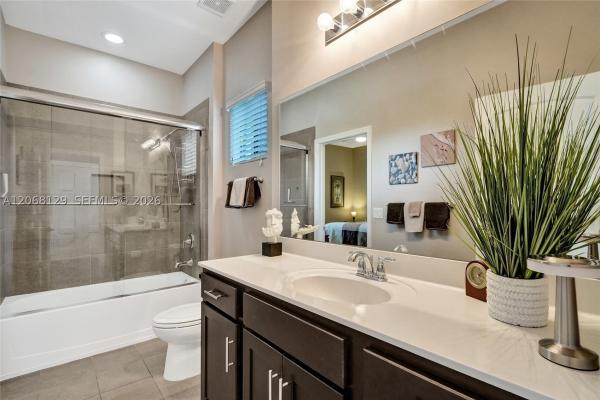 Eastside Village, 4204 N Dixie Hwy #1, Oakland Park, Florida 33334, image 3