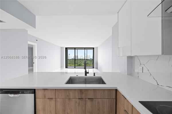 Coronado Tower 1, 20335 W Country Club Dr #1905, Aventura, Florida 33180, image 2