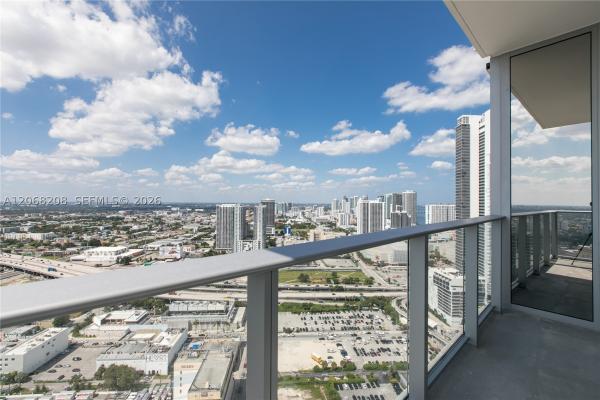 Paramount Miami Worldcenter, 851 NE 1st Ave #3402, Miami, Florida 33132, image 2