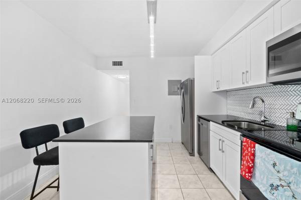 Fifth Avenue, 515 SW 3rd St #6, Miami, Florida 33130, image 2