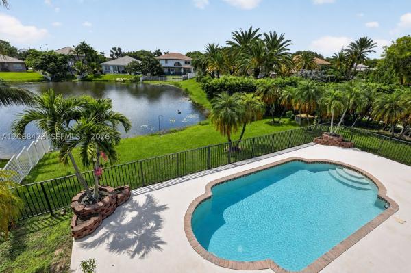 Sandal Cove At Pembroke Shores, 600 SW 167th Way, Pembroke Pines, Florida 33027, image 2