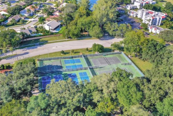 Lagoon Place, 9230 Lagoon Pl #310, Davie, Florida 33324, image 3