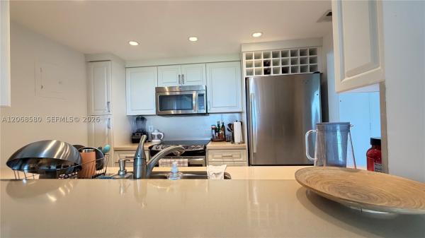 Commodore Club West, 155 Ocean Lane Dr #702, Key Biscayne, Florida 33149, image 3