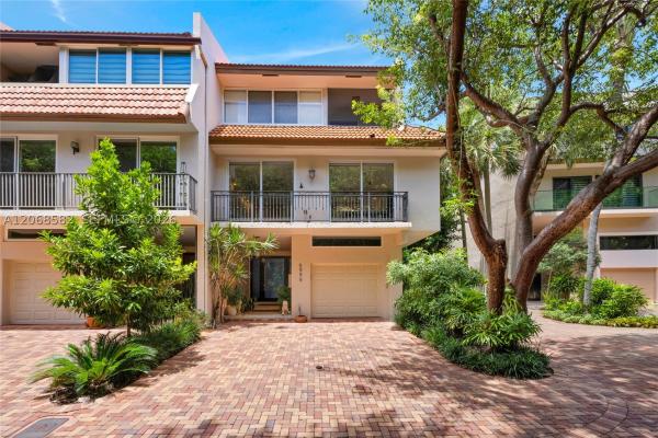 Royal Harbour Yacht Club, 5996 Paradise Point Dr, Palmetto Bay, Florida 33157, image 3