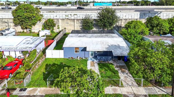 Lauderdale Manors, 1854 Lauderdale Manor Dr, Fort Lauderdale, Florida 33311, image 2