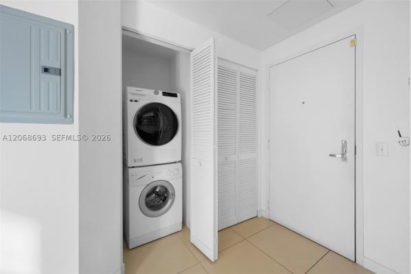 Met 1, 300 S Biscayne Blvd #L-1214, Miami, Florida 33131, image 3