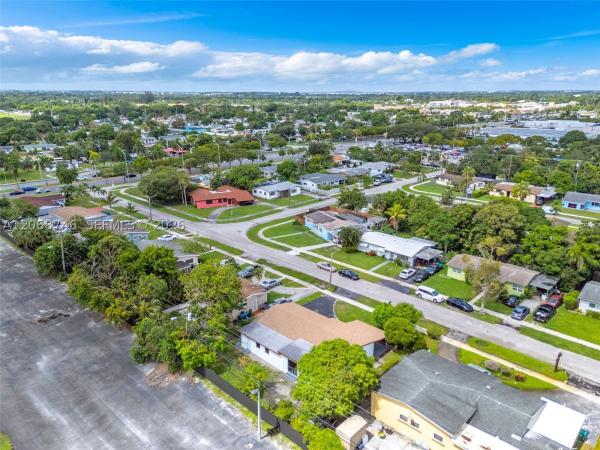Bell Gardens, 18425 NW 23rd Ave, Miami Gardens, Florida 33056, image 3
