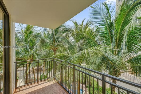 Puerta De Palmas, 888 S Douglas Rd #304, Coral Gables, Florida 33134, image 2