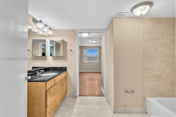 LakeView Club, 2880 N Oakland Forest Dr #110, Oakland Park, Florida 33309, image 1