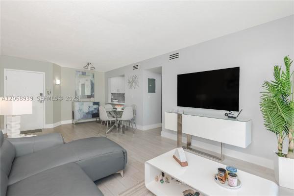 8201 NW 8th St #1-204, Unincorporated Dade County, Florida 33126, image 2