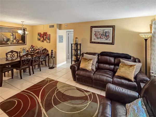 Lakewood Village Of Coral Springs, 10168 Twin Lakes Dr #13-A, Coral Springs, Florida 33071, image 3