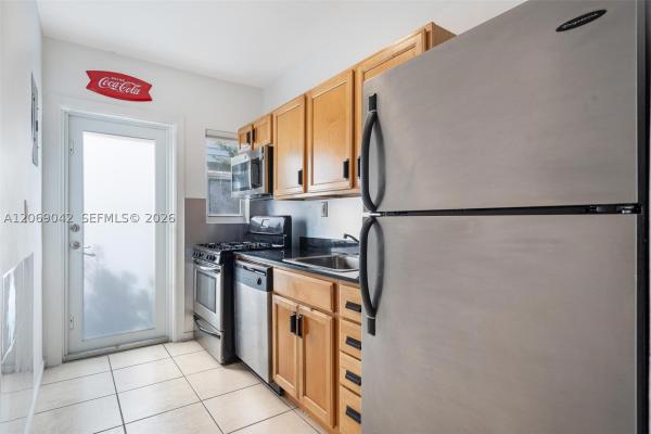 Island Point South, 7207 Bay Dr #11, Miami Beach, Florida 33141, image 1