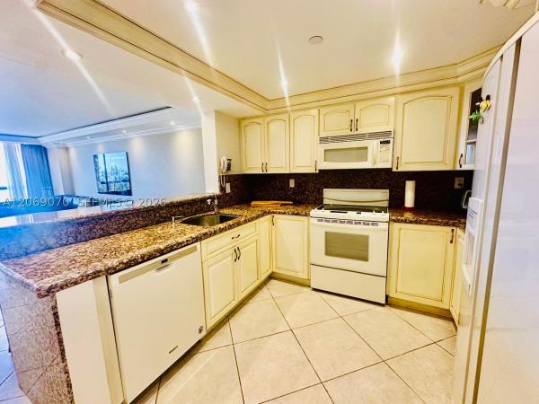 Club Atlantis, 2555 Collins Ave #704, Miami Beach, Florida 33140, image 2