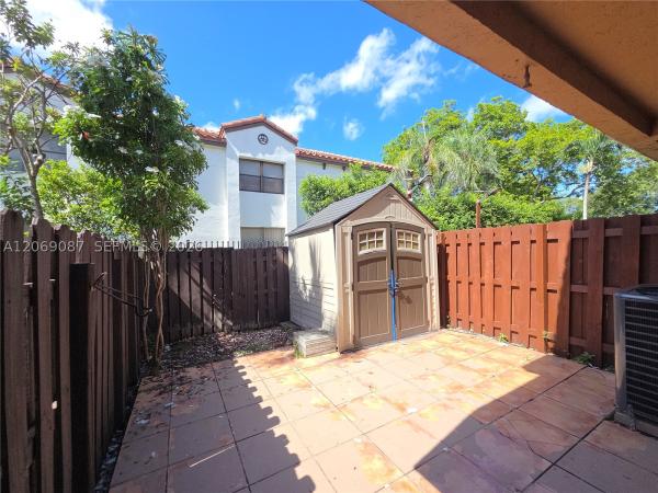 Las Palmas Townhomes At Pembroke Lakes South, 12025 S Las Palmas Dr, Pembroke Pines, Florida 33025, image 2