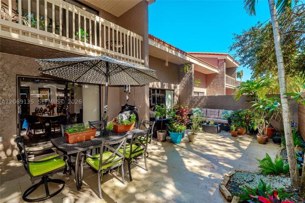 The Townhouses Of Emerald Hills, 806 Saint Andrews Rd #13, Hollywood, Florida 33021, image 3