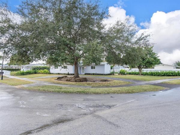 17320 NW 80th Ave, Hialeah, Florida 33015, image 1