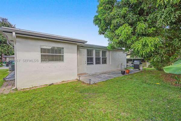 Mainlands Of Tamarac Lakes, 6001 NW 66th Ter, Tamarac, Florida 33321, image 1