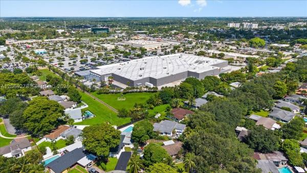 Lawn Acres, 406 Lawn Acres Ct, Hollywood, Florida 33023, image 3