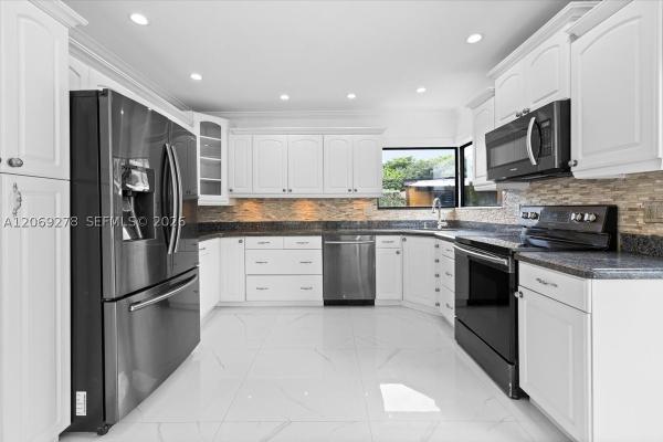 Lawn Acres, 406 Lawn Acres Ct, Hollywood, Florida 33023, image 2