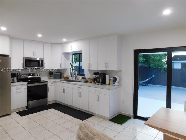 Ninth Street Terrace, 330 NW 43rd Pl #332, Miami, Florida 33126, image 2