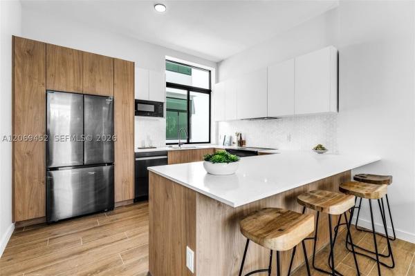 Lemon City Whites, 525 NE 61st St, Miami, Florida 33137, image 3