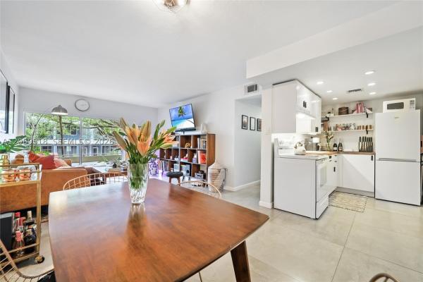 Virginia Oaks, 3304 Virginia St #2B, Miami, Florida 33133, image 3