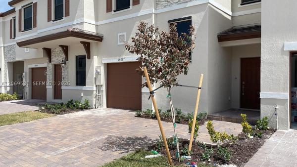10007 SW 231st Ln, Unincorporated Dade County, Florida 33190, image 3