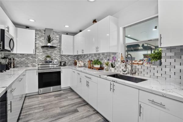 10660 SW 164th St, Unincorporated Dade County, Florida 33157, image 1