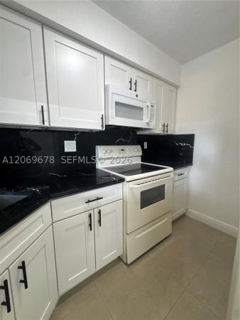 8500 NW 8th St #303, Unincorporated Dade County, Florida 33126, image 3
