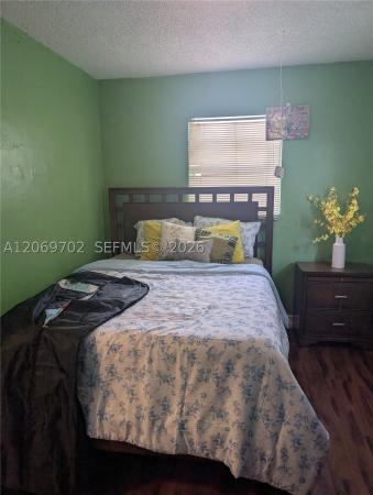 Miami Modern Manors, 560 NW 184th Ter, Miami Gardens, Florida 33169, image 2
