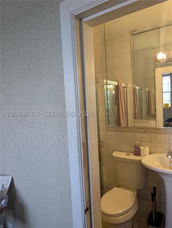 Miami Modern Manors, 560 NW 184th Ter, Miami Gardens, Florida 33169, image 3