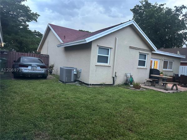 Lakeside Key, 1051 SW 99th Ave, Pembroke Pines, Florida 33025, image 2