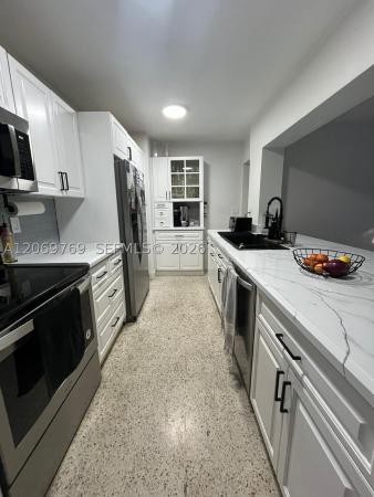Stirling Lake, 5450 SW 55th Ave #2, Davie, Florida 33314, image 2
