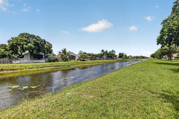 Country Squire Townhomes, 10725 NW 30th Pl #4, Sunrise, Florida 33322, image 2